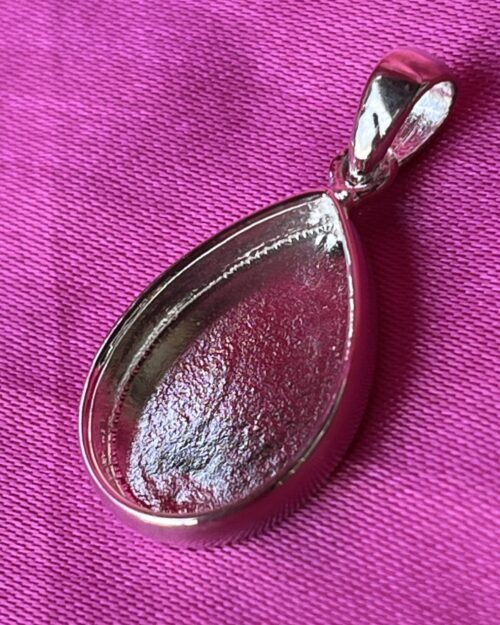 To choose an alternative style - Precious silver pear drop style pendant and chain